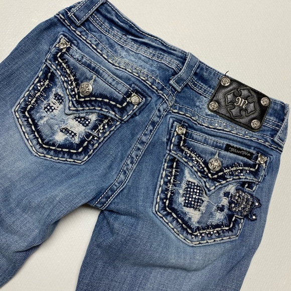Miss Me Embellished Boot Cut Blue Jeans in LT 01C Size 26 VGUC - Picture 7 of 16